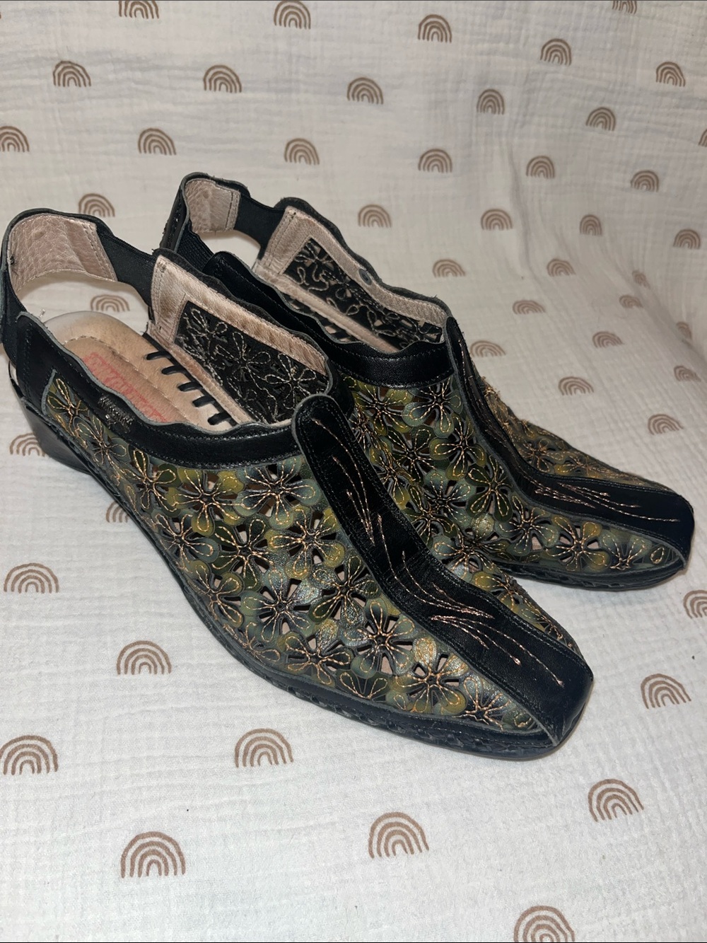 Pikolinos Women’s Floral Cutout Slip-On Shoes - Black and Olive Size 37